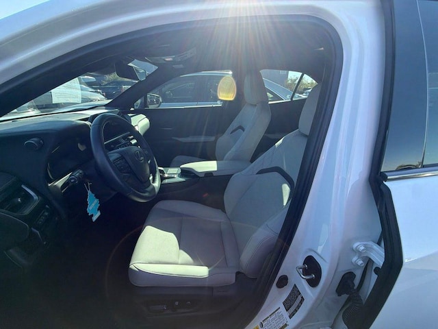 lexus ux hybrid 2025 JTHYBJAH6S2027765 image lexus ux hybrid 2025 JTHYBJAH6S2027765 image
